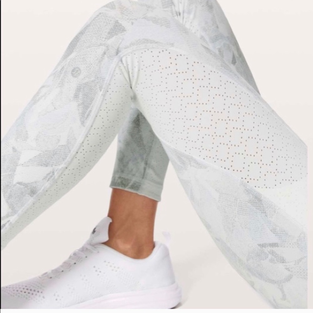 RARE Lululemon Breezy Dot Tight *25"